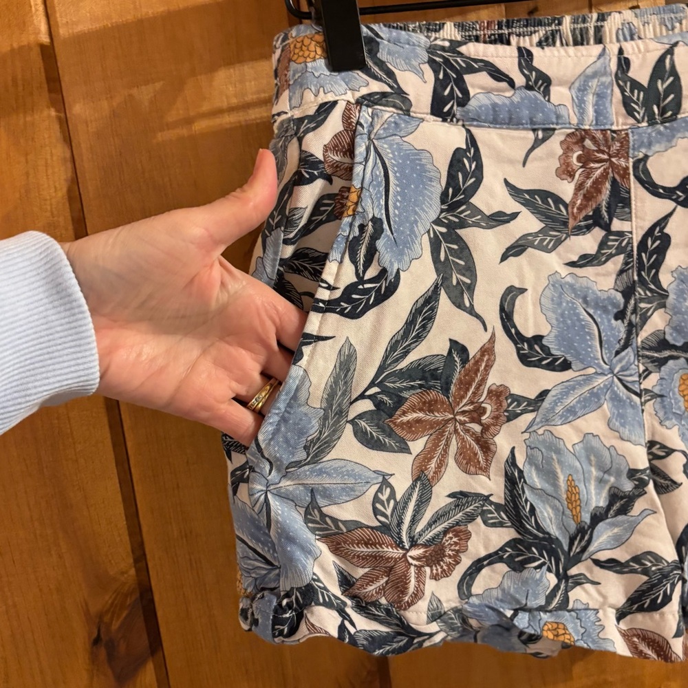 Old Navy Floral High Waist Women's Shorts - Blue and Brown - Picture 2 of 8